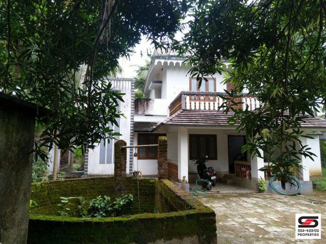 Land with house for sale in Kavassery, Palakkad