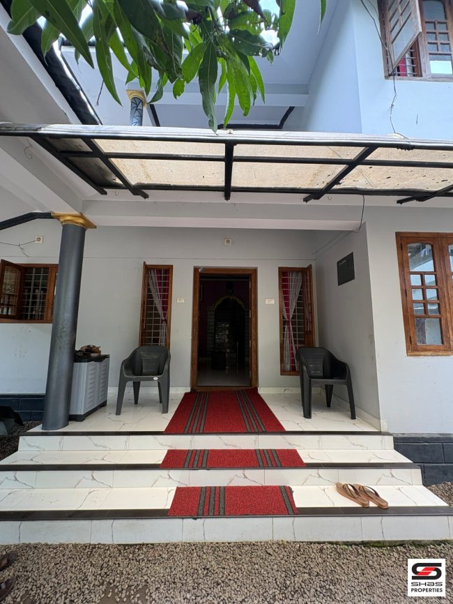 4 BHK House for sale in Kulappully, Palakkad