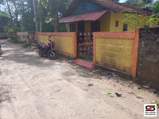 Plot with a house for sale at Thattamala, Kollam