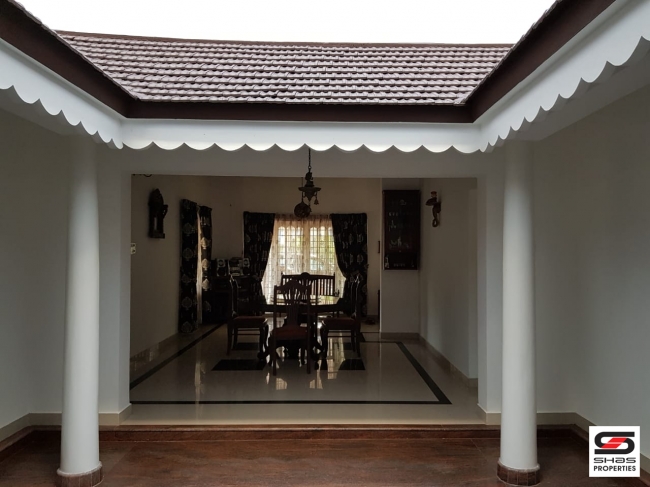 4 BHK house for sale in Eroor, Kochi