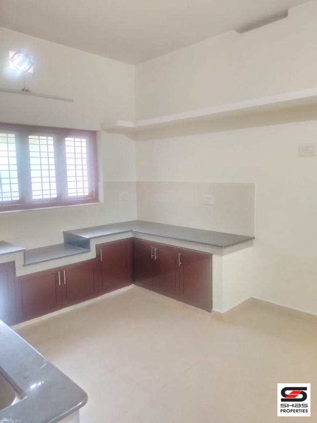 5 BHK house for sale in Angamaly, Ernakulam