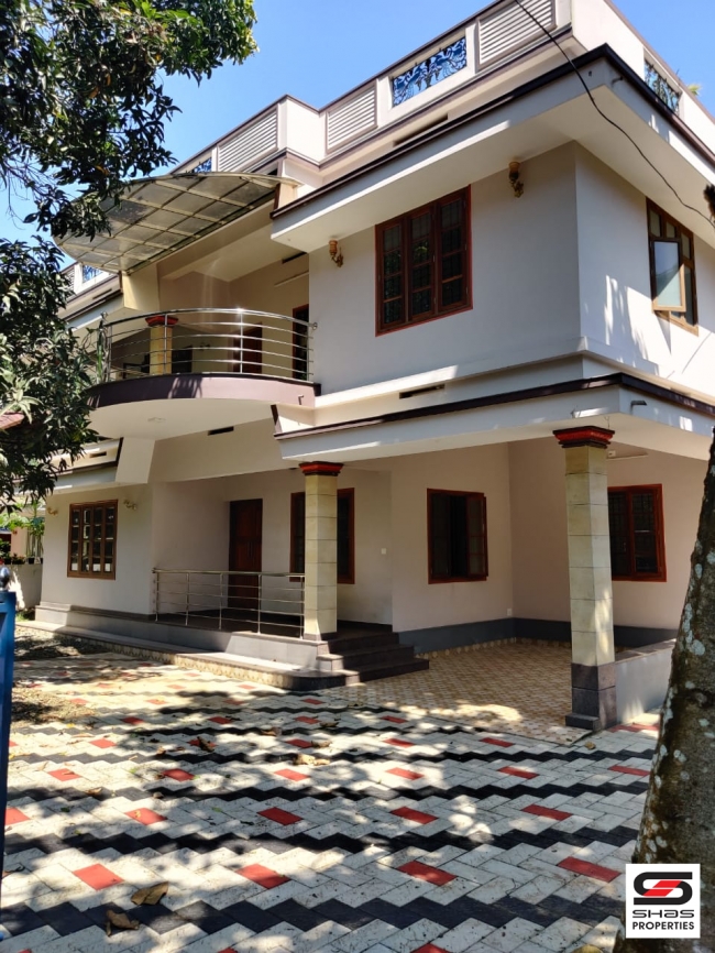 5 BHK house for sale in Angamaly, Ernakulam