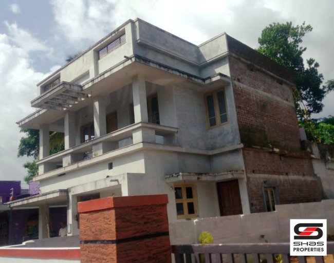 5 BHK house for sale in Railway Colony, Palakkad