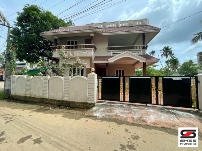  4 BHK House for sale near Petta , Ernakulam