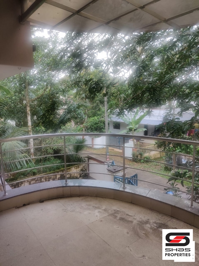 5 BHK house for sale in Angamaly, Ernakulam
