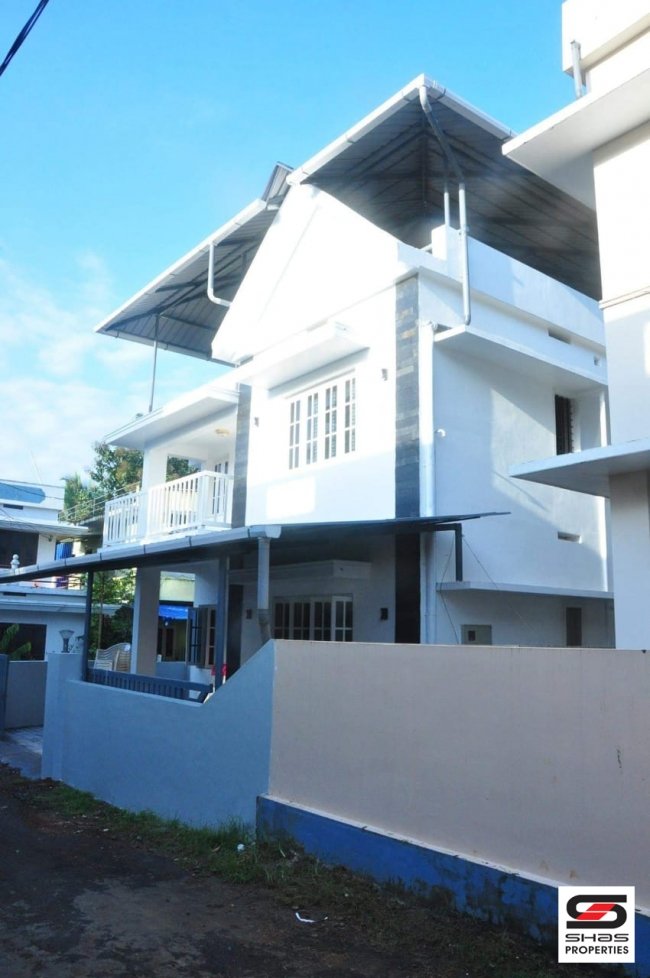 4 BHK house for sale at Ollur, Thrissur