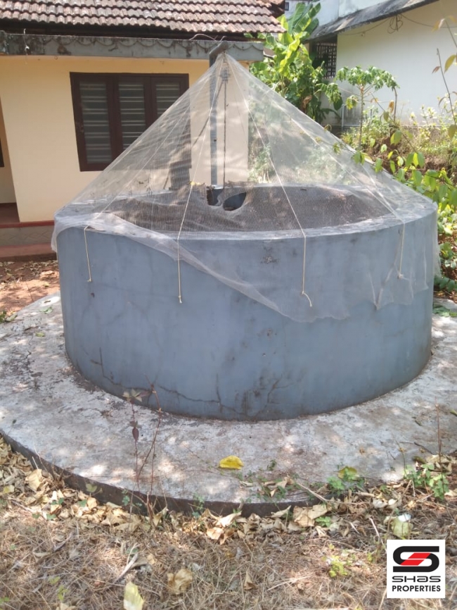 Plot with old house for sale in Mundayad, Kannur