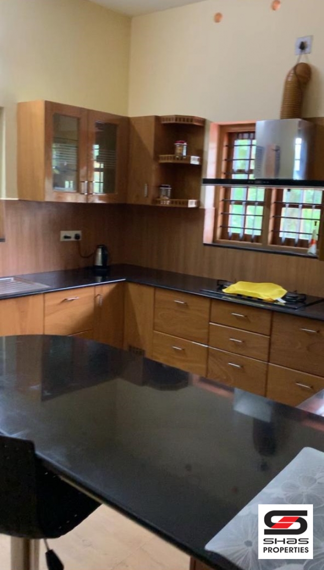 Nalukettu house for sale in Arpookara, Kottayam