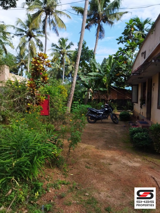 Plot with a house for sale at Pothencode, Trivandrum