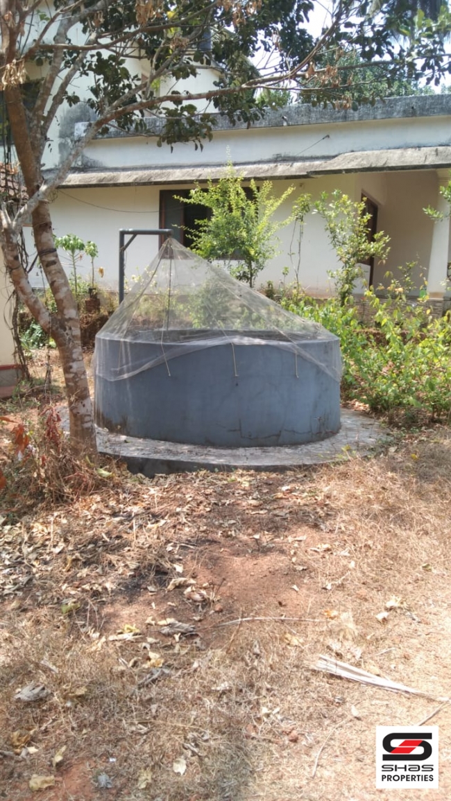 Plot with old house for sale in Mundayad, Kannur