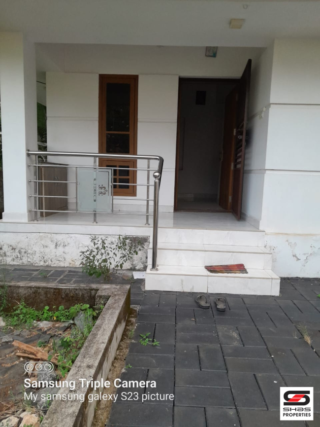 2 BHK house for sale in Muttikulangara, Palakkad