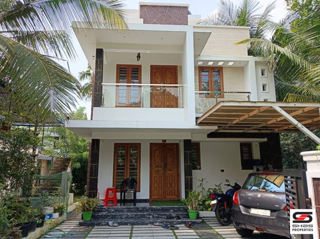 4 BHK house for sale in Chottanikkara, Ernakulam