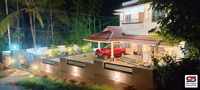 Land with house for sale in Sulthan Bathery, Wayanad