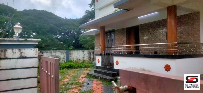 4 BHK house for sale in Kannadi, Palakkad