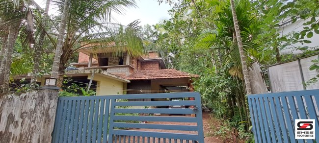 House with shop for sale in Kannadikkal, Kozhikode
