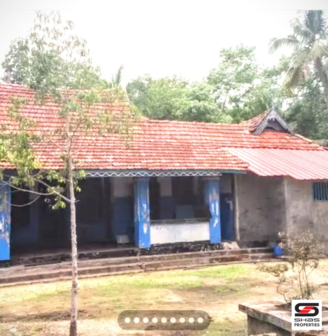 Resort land with old house for sale in Kumbalangi, Kochi