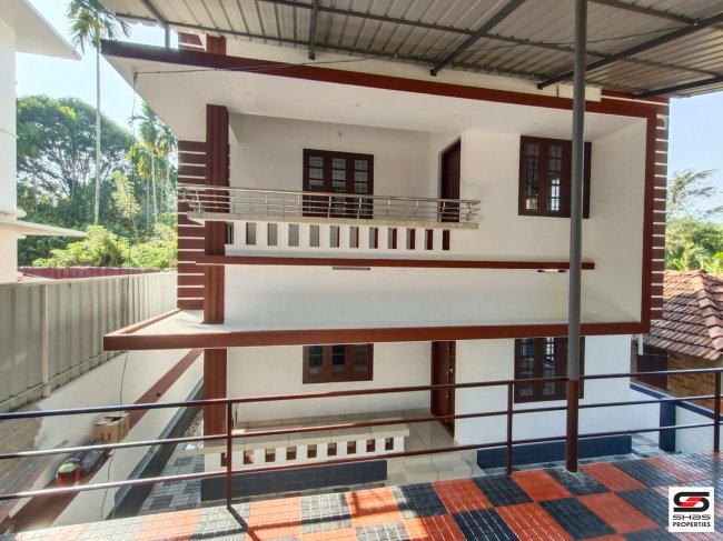 3 BHK villa for sale in Irinjalakuda, Thrissur