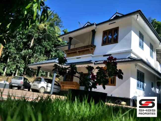 4 BHK house for sale in Kenichira, Wayanad