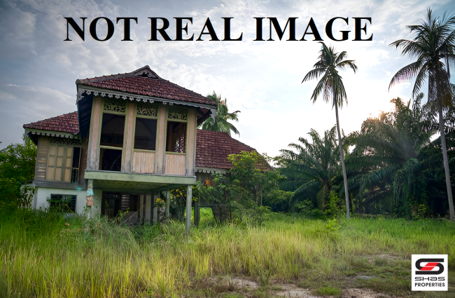 Land with old house for sale in Chandranagar, Palakkad