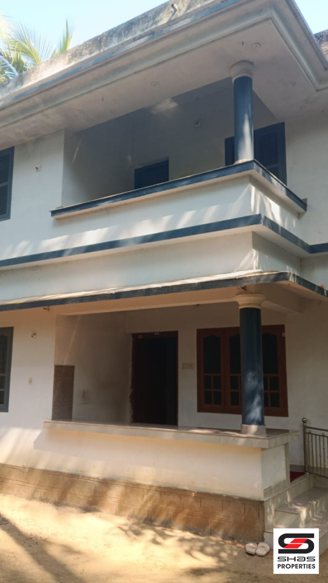 Land with house for sale in Cherpulassery, Palakkad