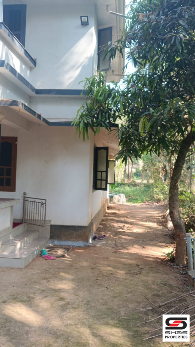 Land with house for sale in Cherpulassery, Palakkad