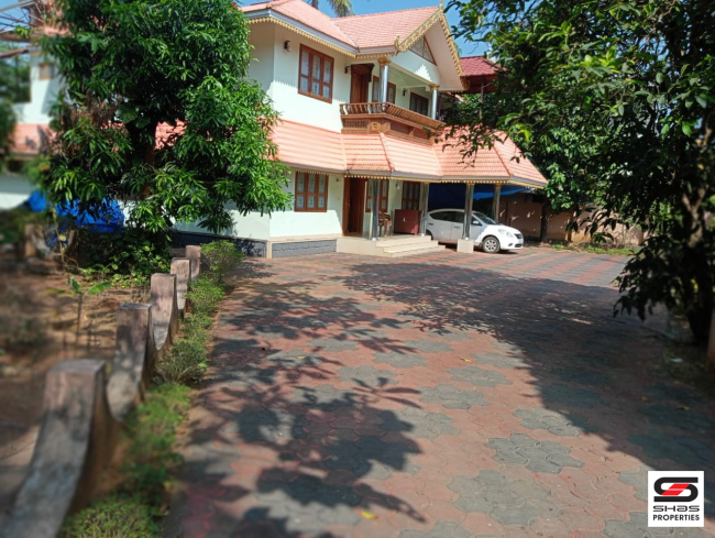 4 BHK house for sale in Palakkal, Thrissur