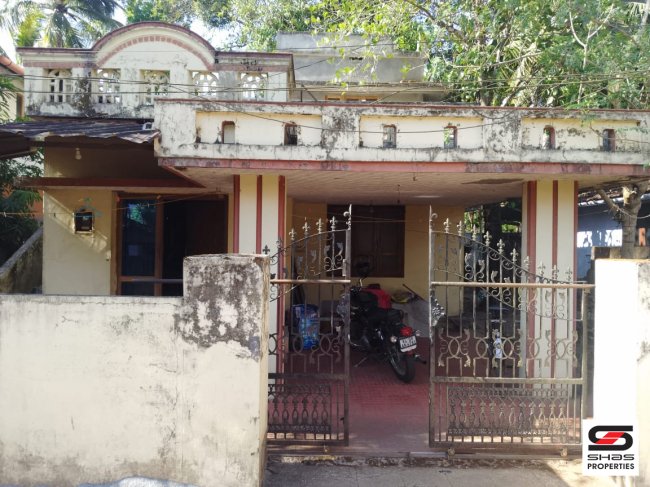 Land with house for sale in Akathethara, Palakkad