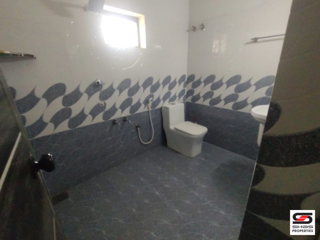 4 BHK house for sale in Sreekrishnapuram, Palakkad