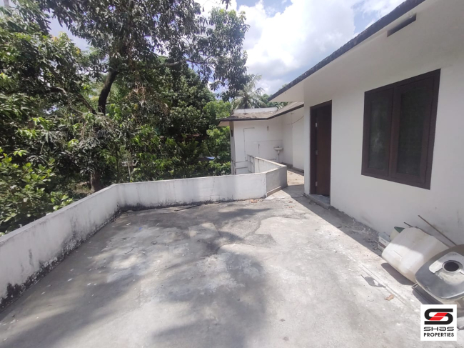 4 BHK house for sale in Sreekrishnapuram, Palakkad