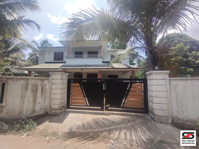 4 BHK house for sale in Sreekrishnapuram, Palakkad