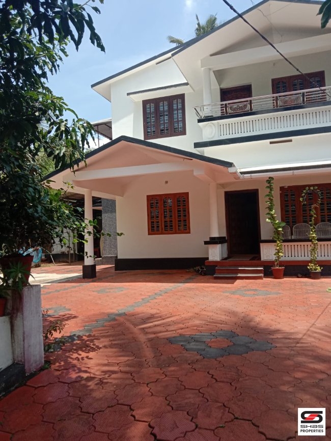 4 BHK house for sale in Mannarkkad, Palakkad