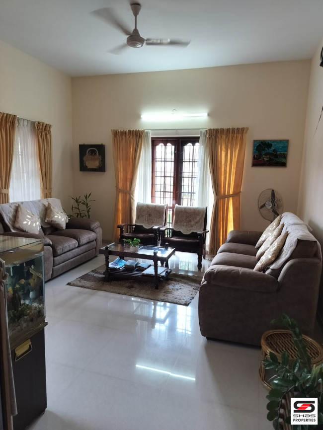 Furnished 4 BHK house for sale near Vyttila, Kochi