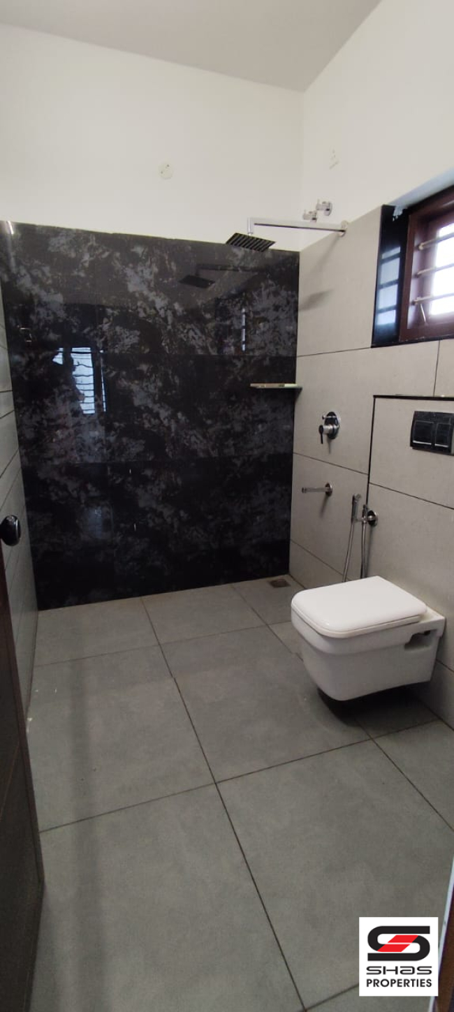 4 BHK house for sale in Panangad, Kochi
