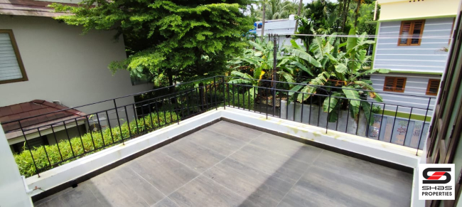 4 BHK house for sale in Panangad, Kochi