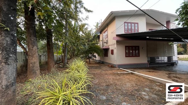 5 BHK house for sale in Ollur, Thrissur