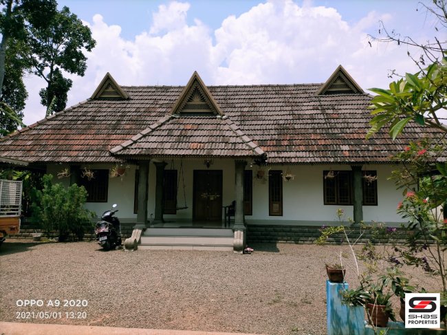 4 BHK house for sale near Kumaranalloor, Kottayam