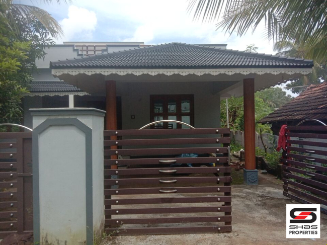 2 BHK house for sale near Muttikulangara, Palakkad