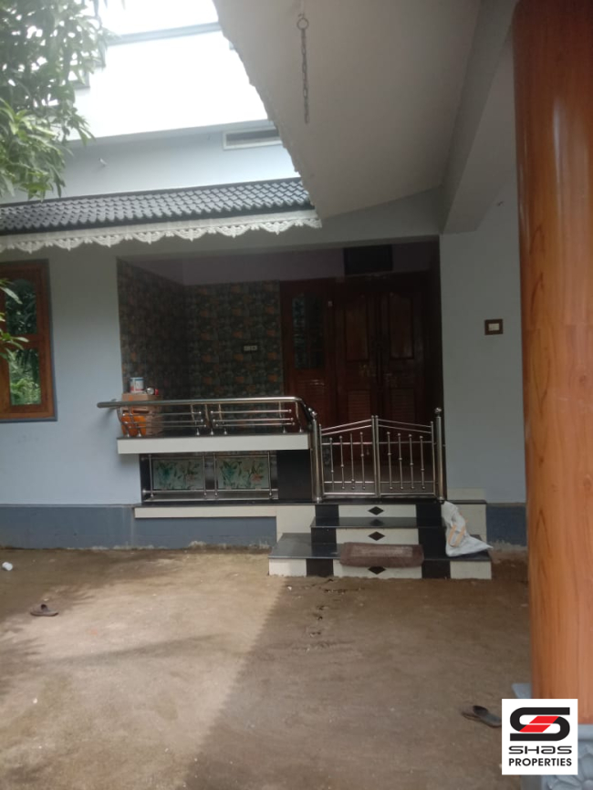 2 BHK house for sale near Muttikulangara, Palakkad