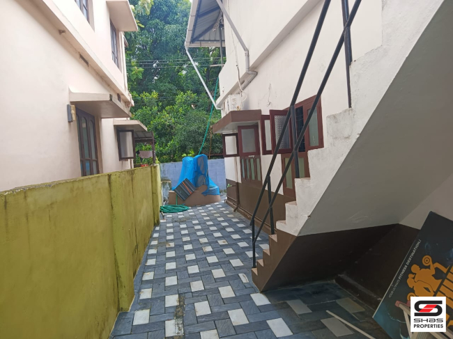 Semi commercial house for sale in Manali Road, Palakkad