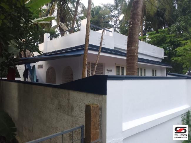 2 BHK house for sale in Deshamangalam, Thrissur