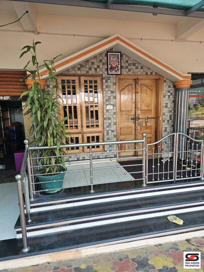 House with shop for sale near Pathanapuram, Kollam