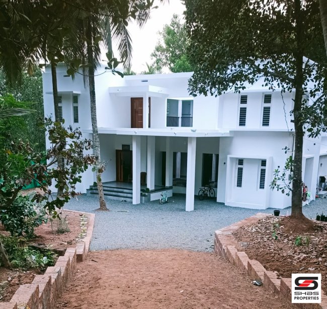 4 BHK house for sale in Puthur Pallikkal, Malappuram