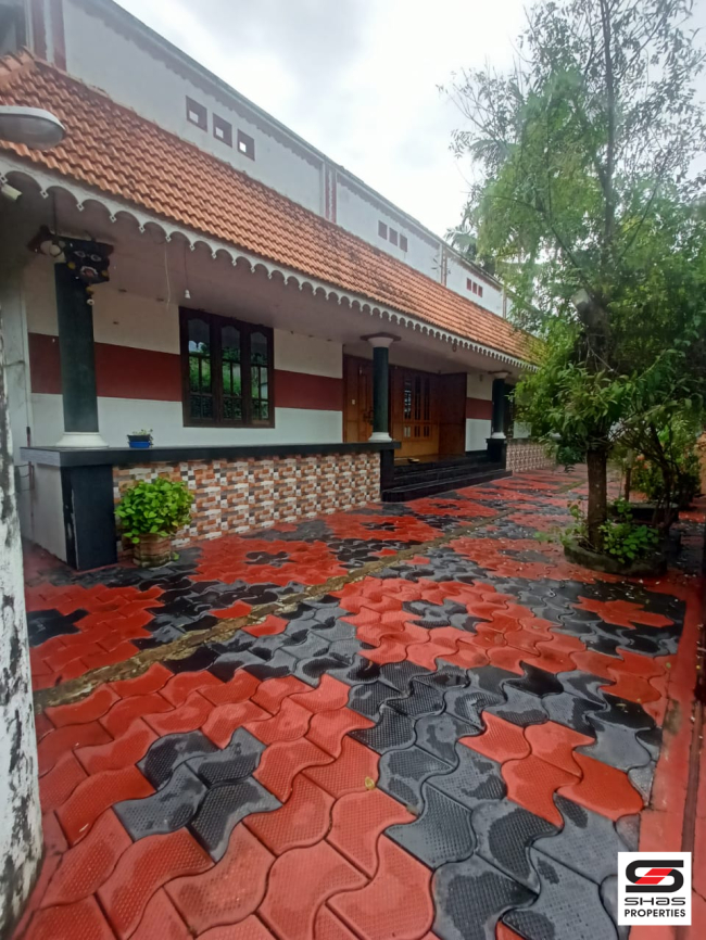 Furnished villa for sale in Thirumullavaram, Kollam