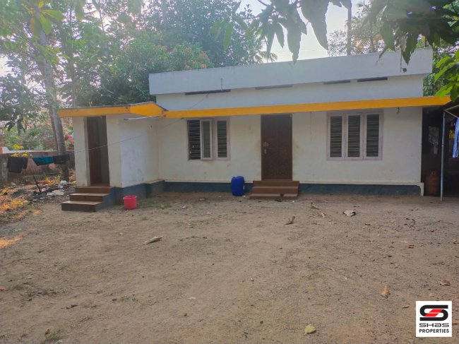 Land with house for sale in Chandanathope, Kollam
