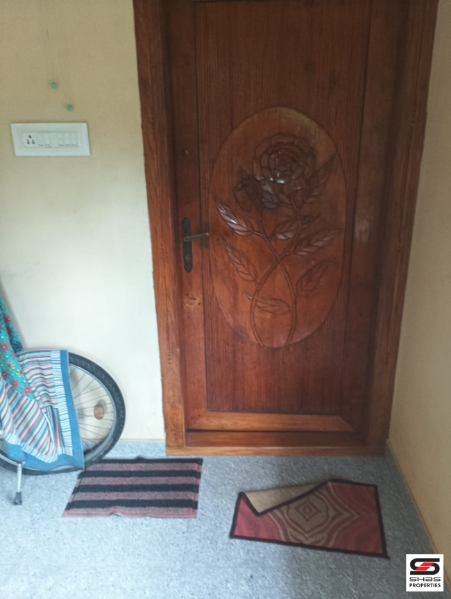 Land with house for sale in Vadanamkurussi, Palakkad
