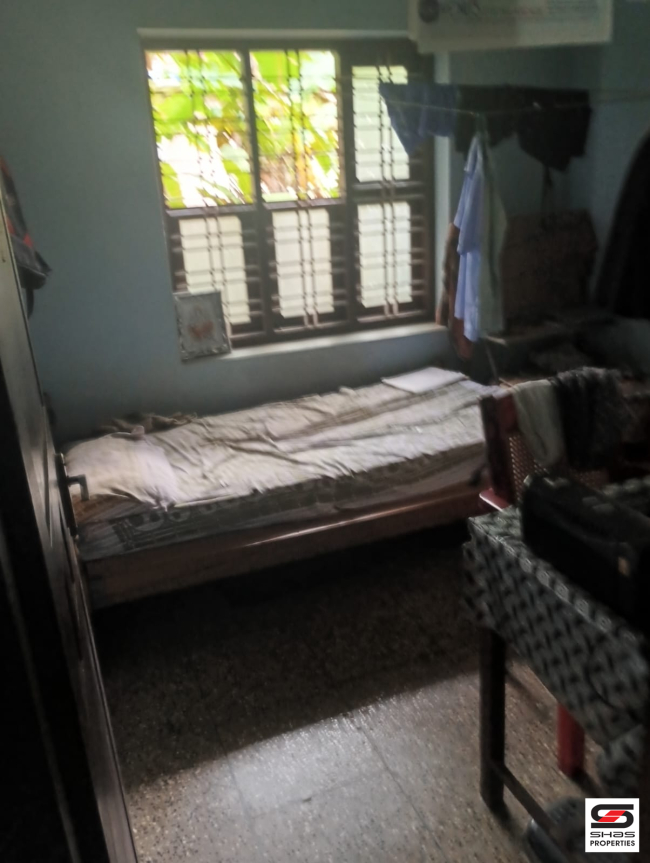 Land with house for sale in Vadanamkurussi, Palakkad