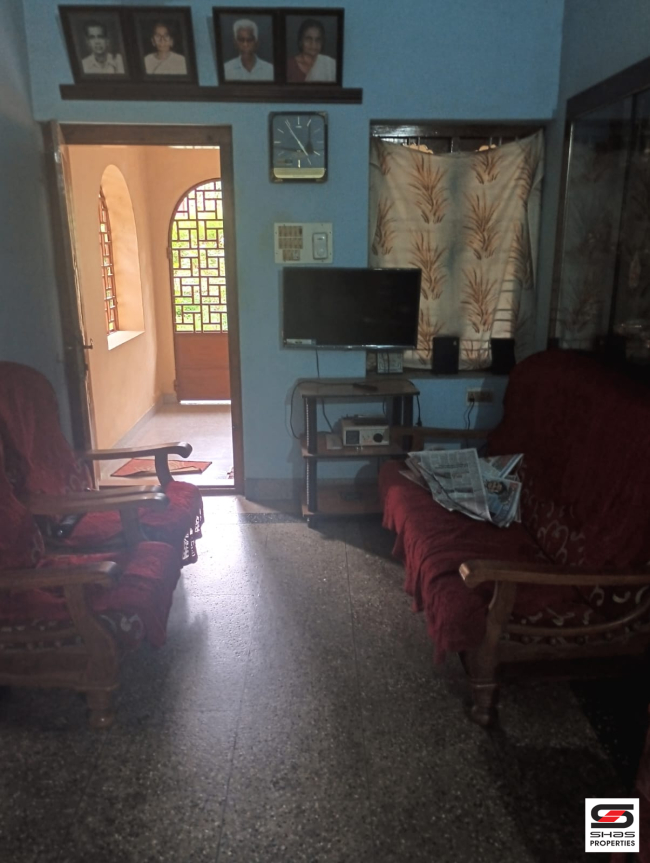 Land with house for sale in Vadanamkurussi, Palakkad