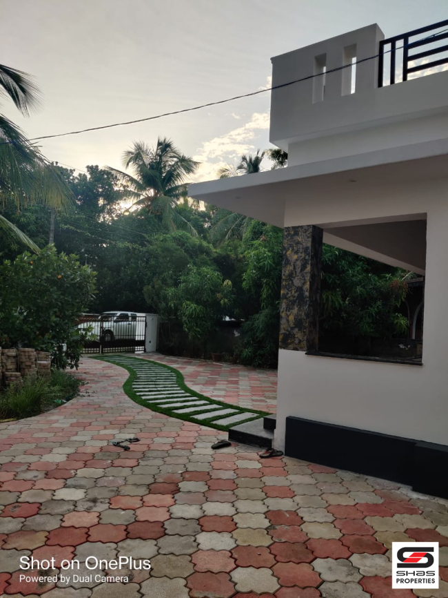 4 BHK house for sale in Kadamkode, Palakkad