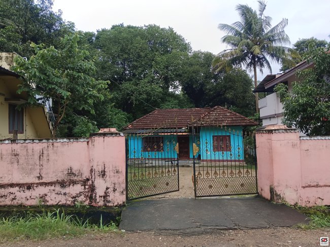 Land with house for sale in Pirayiri, Palakkad