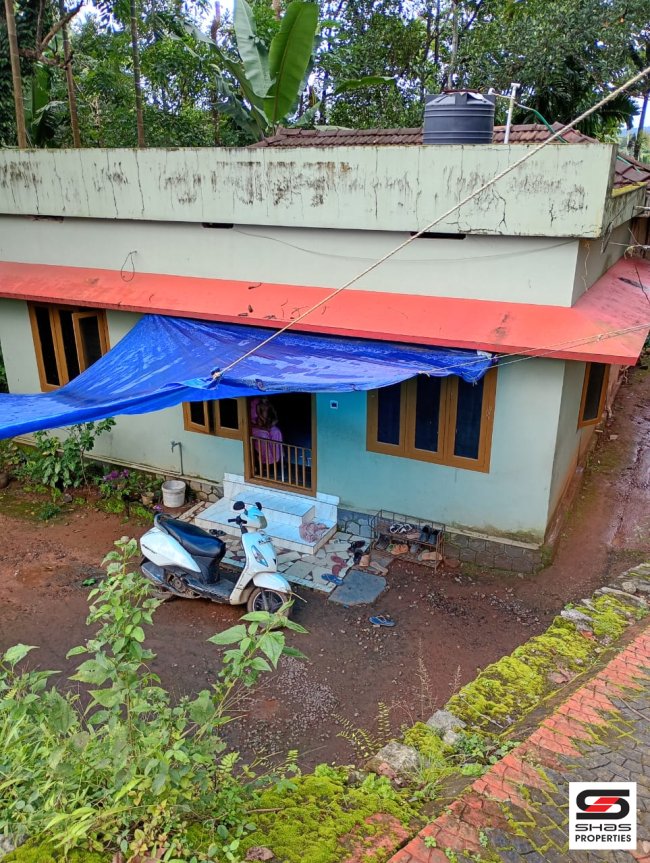 Plot with house for sale in Nilambur, Malappuram